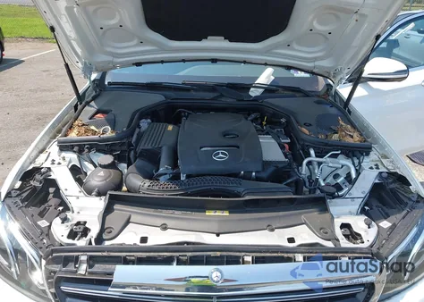 2017 Mercedes-Benz E 300 4Matic z USA, uszkodzony, nr VIN WDDZF4KB5HA197075